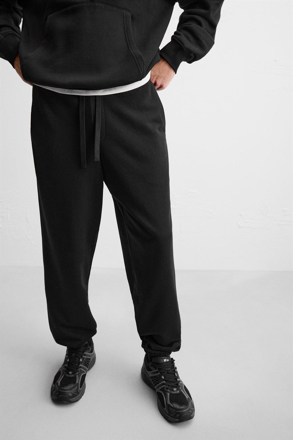 Black Basic Track Pant – Everyday Streetwear