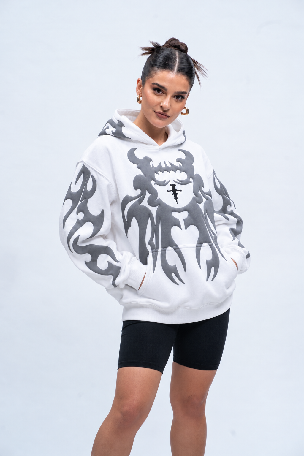 Female model wearing the ultra-warm white fleece hoodie for winter, demonstrating the unisex baggy Y2K aesthetic
